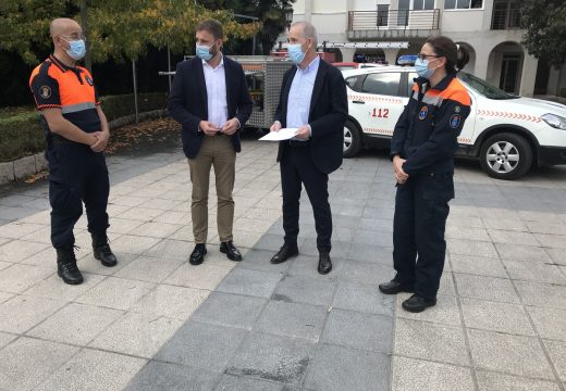 Trenor destaca o traballo dos membros de protección civil de Coristanco para reforzar os servizos de emerxencias